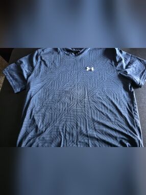 Gently used Men's size Large Under Armour althetic shirt in blue